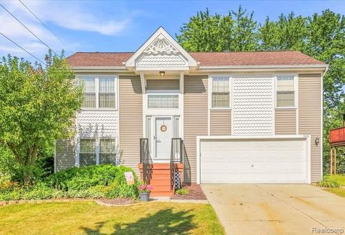 606 Thornhill Ct, Belleville, MI, 48111-4930 | Card Image