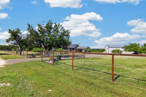 910 Star Ln, Gatesville, TX, 76528-4552 | Card Image