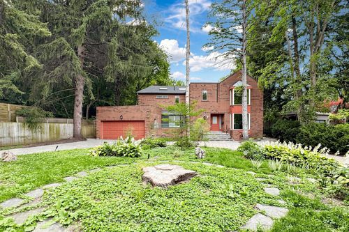 40 Donino Ave, North York, ON, M4N2W7 | Card Image