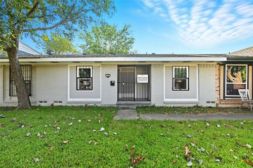 236 Ezekial Ave, Dallas, TX, 75217-5624 | Card Image