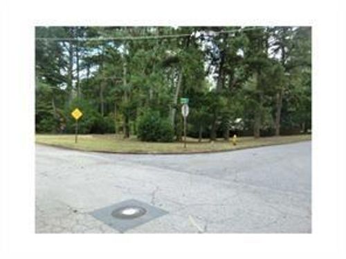 411 Safari Cir, Stone Mountain, GA, 30083-4419 | Card Image