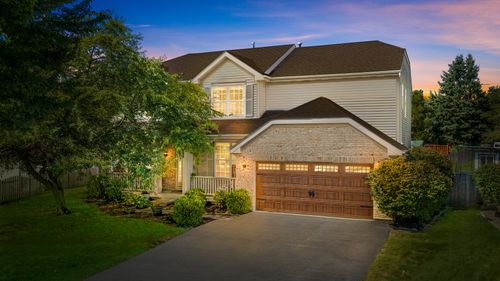 608 Whalen Ct, North Aurora, IL, 60542-8951 | Card Image