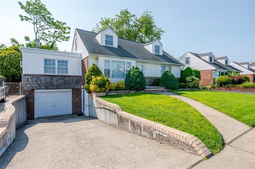 1158 Lorraine Dr, Franklin Square, NY, 11010-1834 | Card Image