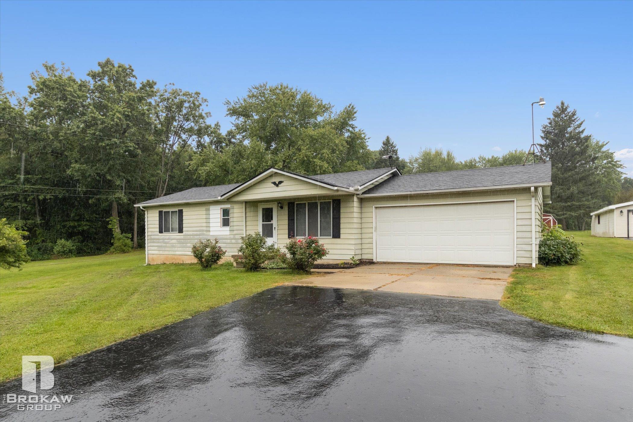 Seymour Rd, Linden, MI 48451