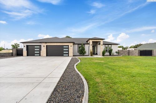 2917 Road 100, Pasco, WA, 99301-6532 | Card Image