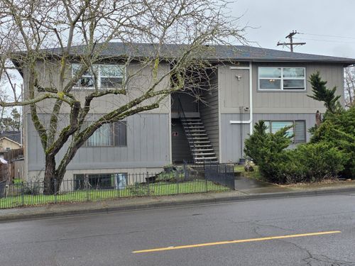 283 N 10th St, Central Point, OR, 97502-3058 | Card Image