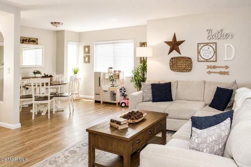 252 Green Moor Pl, Thousand Oaks, CA, 91361-1160 | Card Image