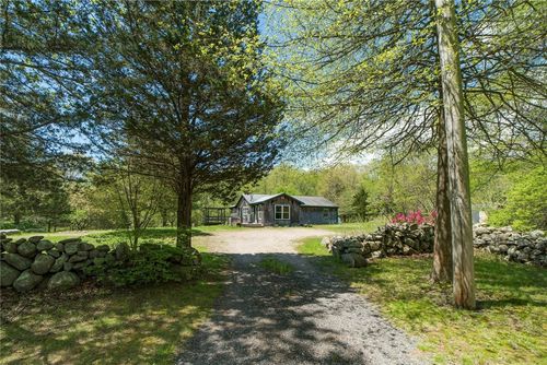 27 North Rd, Hopkinton, RI, 02833-1126 | Card Image