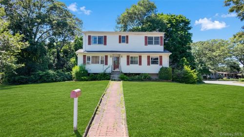 2 Custom Ln, Port Jefferson Station, NY, 11776-2710 | Card Image