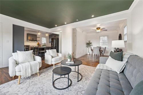 39 Ridgewood Ave, Guelph, ON, N1H6C3 | Card Image