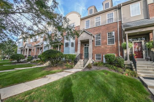 105 Station Park Cir, Grayslake, IL, 60030-2467 | Card Image