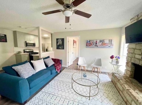 1725 Horseshoe Cir, Round Rock, TX, 78681-1877 | Card Image