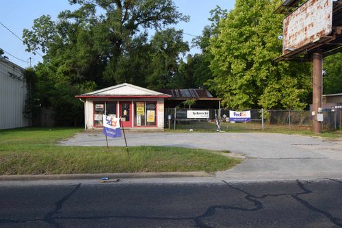 335 Highway 327 W, Silsbee, TX, 77656-4709 | Card Image