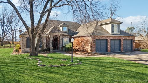 2501 Forest Ridge Pkwy, Claremore, OK, 74017-9434 | Card Image
