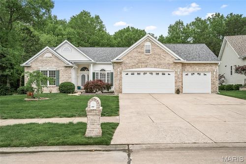 607 Winding Creek Dr, Wentzville, MO, 63385-3347 | Card Image