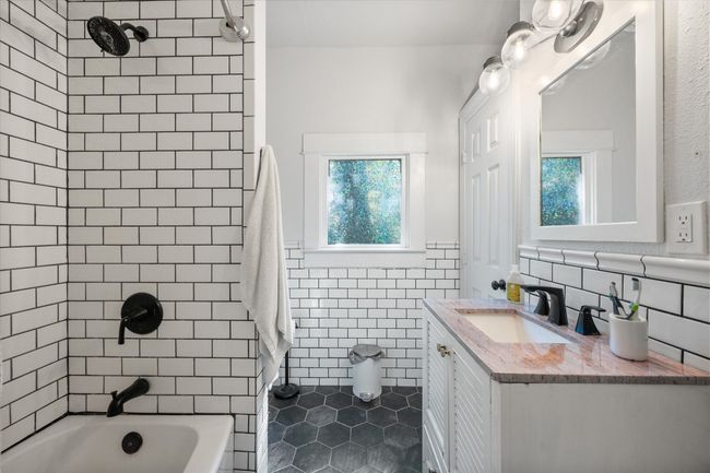 308 W Heard St, House other with 2 bedrooms, 1 bathrooms and null parking in Cleburne TX | Image 13