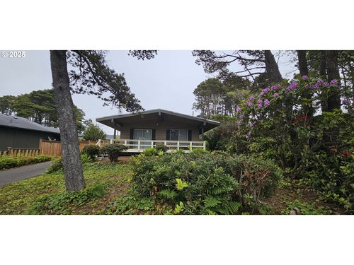 5840 Hacienda Ave, Lincoln City, OR, 97367-5271 | Card Image