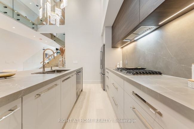 37 Kenilworth Ave, House other with 4 bedrooms, 6 bathrooms and 1 parking in Toronto ON | Image 16