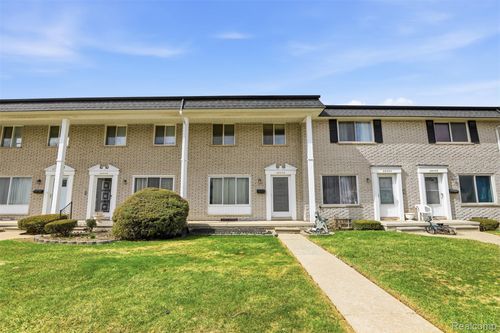 148-28332 Universal Dr, Warren, MI, 48092-2438 | Card Image
