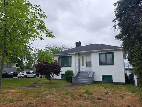 3995 Slocan St, Vancouver, BC, V5R1Y7 | Card Image