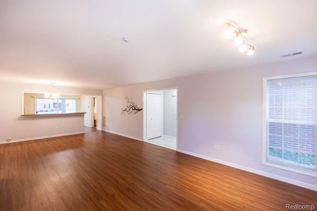 28460 Carlton Way Dr, Condo with 2 bedrooms, 2 bathrooms and null parking in Novi MI | Image 11