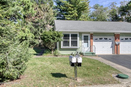 17 a Bennington Ln, Whiting, NJ, 08759-1668 | Card Image