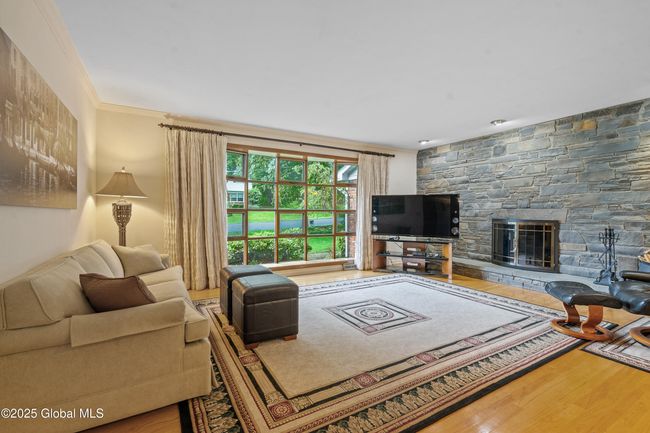19 Tamarack Ln, House other with 4 bedrooms, 3 bathrooms and 6 parking in Schenectady NY | Image 8