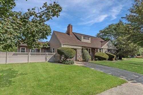 305 Crowell St, Hempstead, NY, 11550-5321 | Card Image