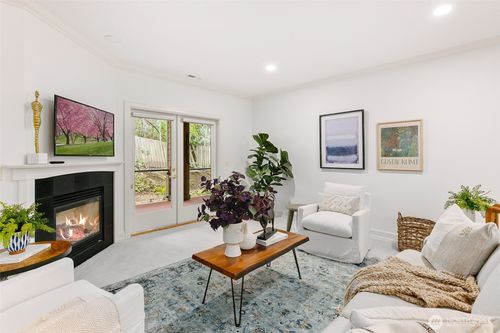 unit-201-360 Knechtel Way Ne, Bainbridge Island, WA, 98110-2878 | Card Image