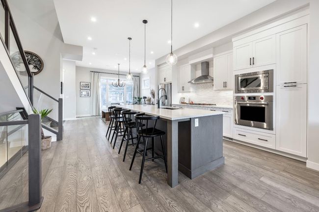 2523 21 St Sw, Home with 4 bedrooms, 3 bathrooms and 2 parking in Calgary AB | Image 8