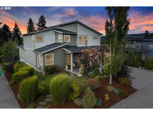 3990 Carr Dr, Hood River, OR, 97031-8834 | Card Image