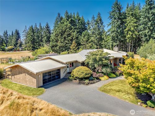 7870 Ne Koura Farm Dr, Bainbridge Island, WA, 98110-1513 | Card Image