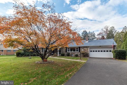 326 Chestnut Ln, Ambler, PA, 19002-1001 | Card Image