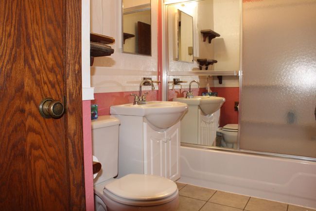 Main Floor Bathroom | Image 14