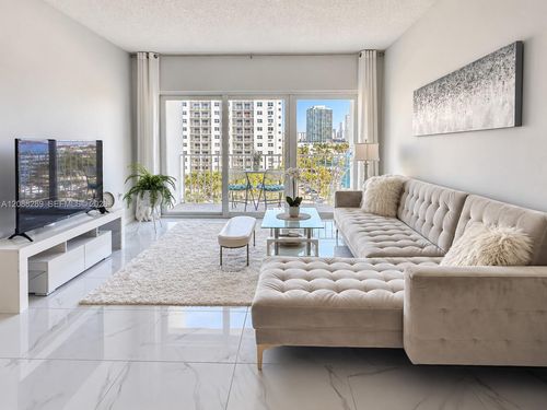 717-500 Bayview Dr, Sunny Isles Beach, FL, 33160-4777 | Card Image