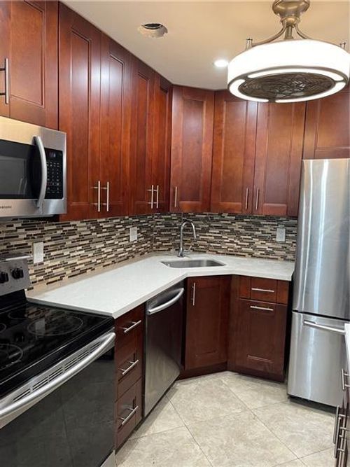 apt-e201-3115 Oakland Shores Dr, Oakland Park, FL, 33309-7538 | Card Image