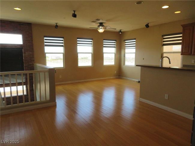 9342 Autumn View Ave, House other with 3 bedrooms, 3 bathrooms and null parking in Las Vegas NV | Image 8