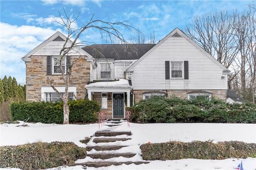 925 Colonial Dr, Youngstown, OH, 44505-2215 | Card Image