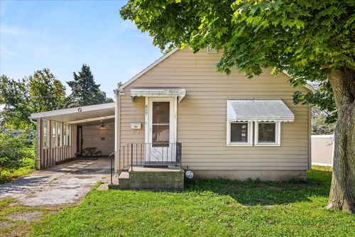 809 Cotton St, Streator, IL, 61364-3526 | Card Image