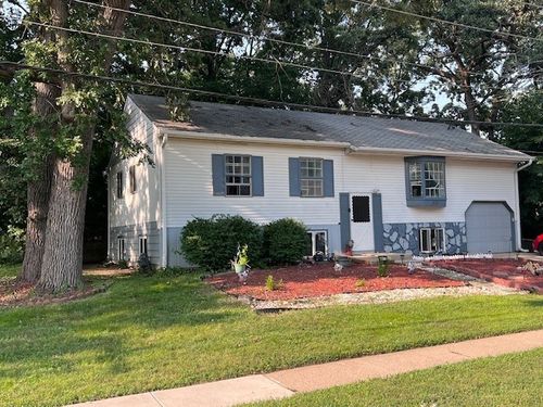 511 Willow St, Lake In The Hills, IL, 60156-1449 | Card Image