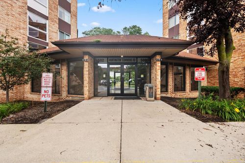 apt-443-502 W Huntington Commons Rd, Mount Prospect, IL, 60056-5256 | Card Image