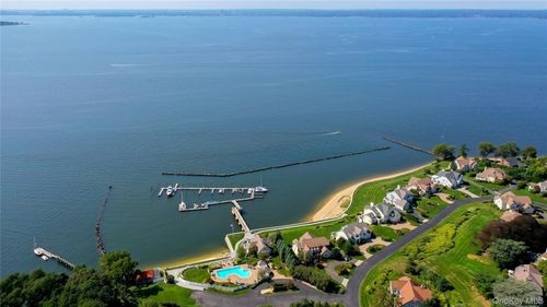 40 Pembroke Dr, Glen Cove, NY, 11542-1788 | Card Image