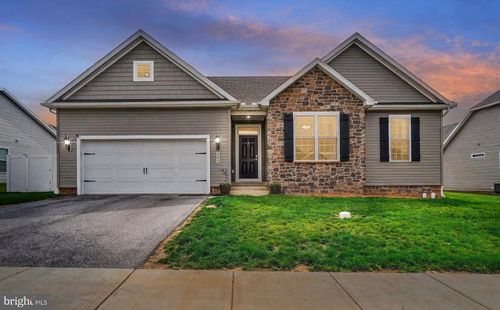 241 Leslie Rd, STEWARTSTOWN, PA, 17363-7249 | Card Image