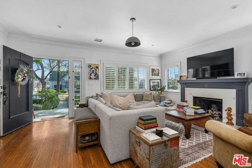 1117 S Manhattan Pl, Los Angeles, CA, 90004-5070 | Card Image