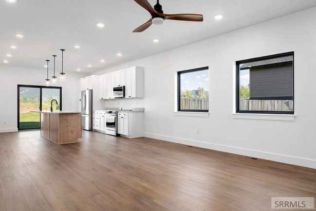 823 Booshway St, Condo with 5 bedrooms, 3 bathrooms and 2 parking in Driggs ID | Image 8