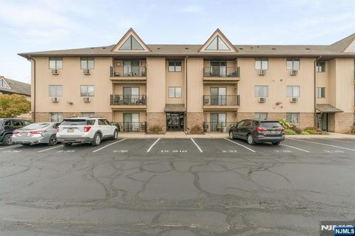 651 Riverside Ave, Lyndhurst, NJ, 07071-3060 | Card Image