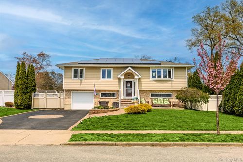 17 Seaver Ln, Smithtown, NY, 11787-4924 | Card Image