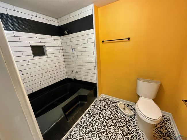 1004 W Sabine St, House other with 2 bedrooms, 2 bathrooms and null parking in Carthage TX | Image 23