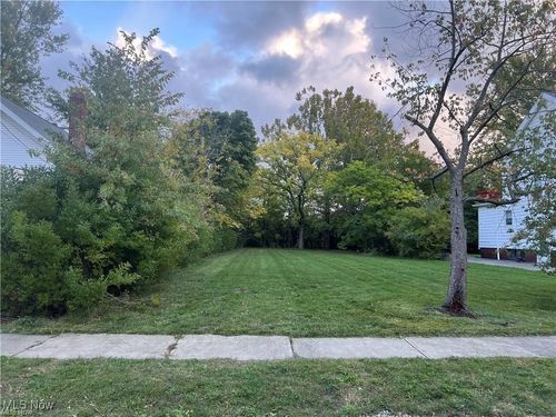 1545 E 214th St, Euclid, OH, 44117-1517 | Card Image