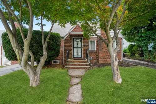 24 Springer St, Belleville, NJ, 07109-1735 | Card Image